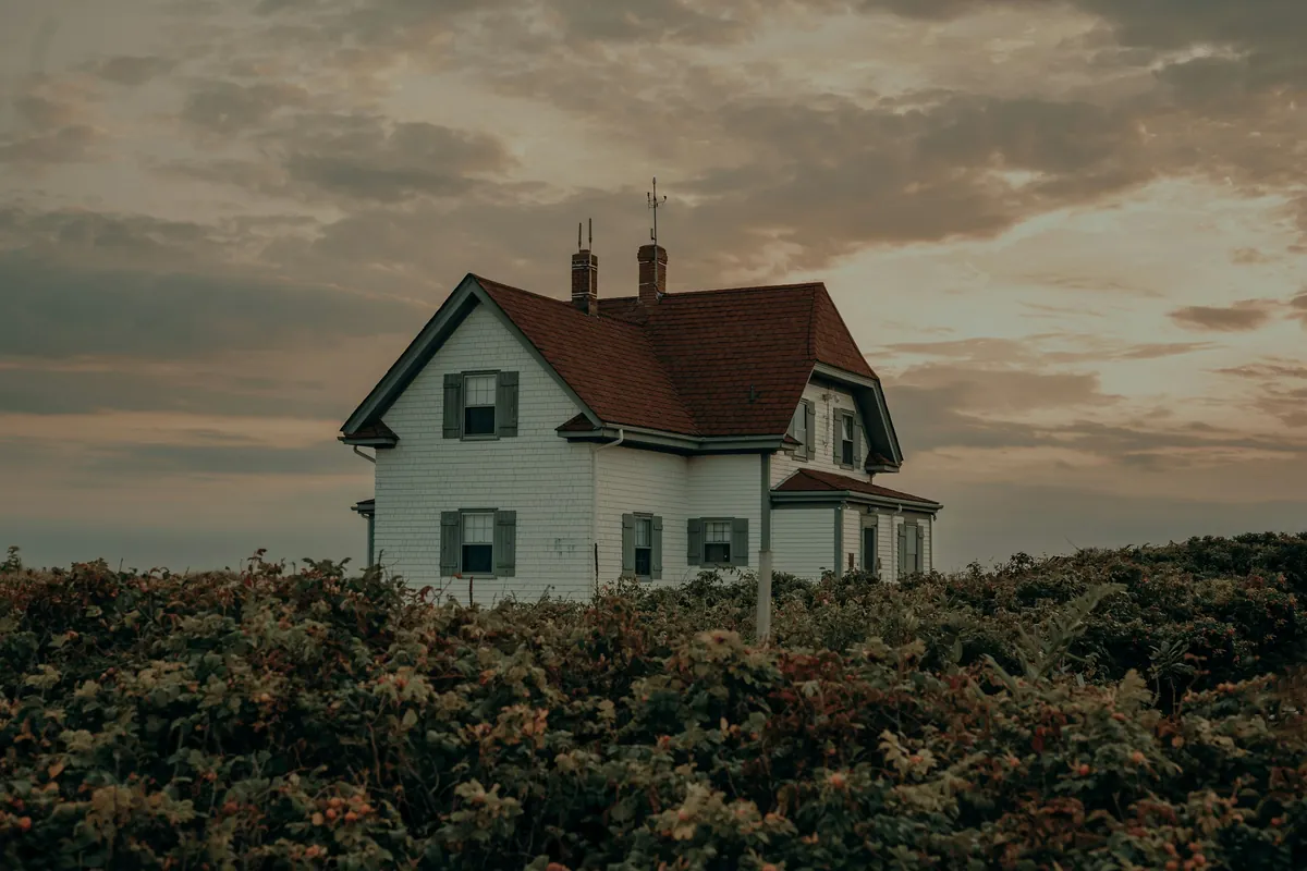 Architectural inspiration: a Cape Cod home at dusk